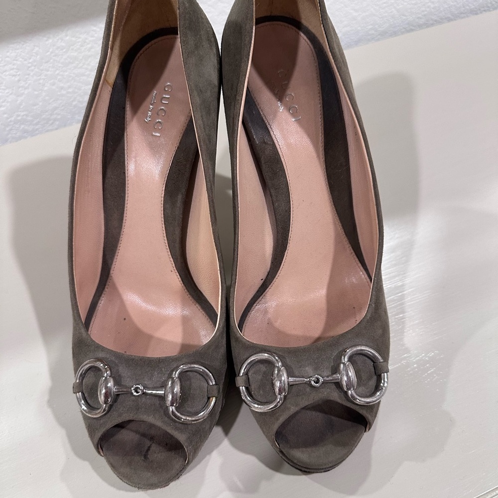 Original Gucci shoes. Bought in Milan for $1000.(950 eu) .Details on pics